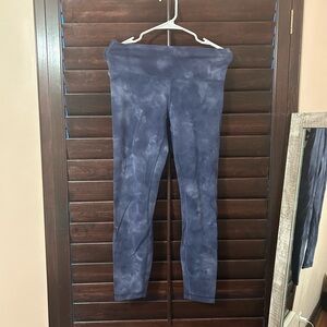 Tie dye lulu leggings small hole in crotch area